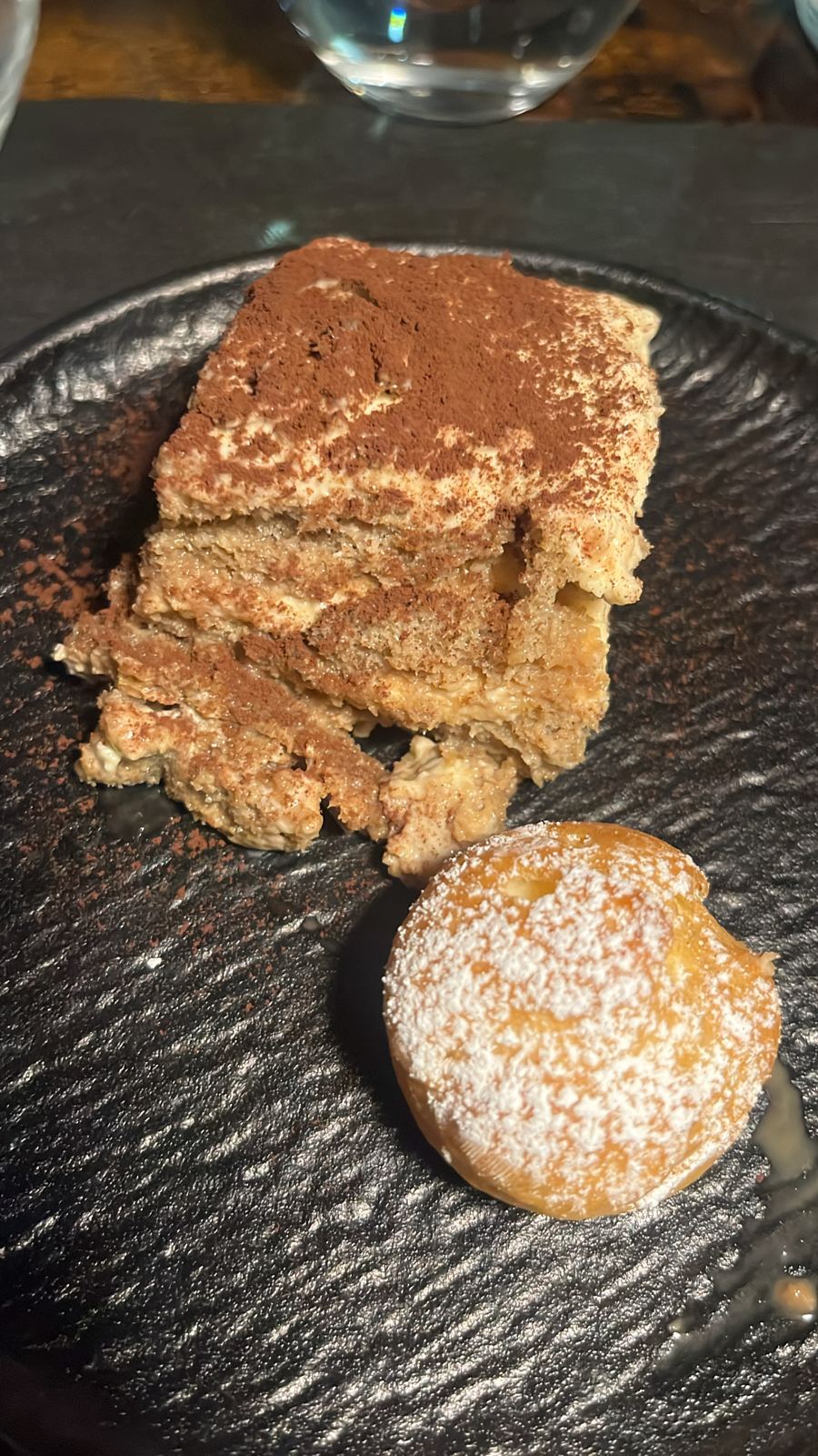 Tiramisù fatto in casa con un biscotto allo zucchero a velo